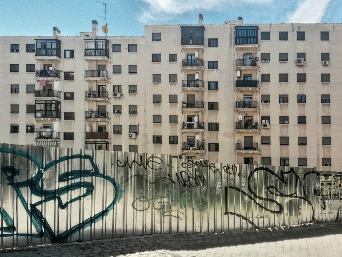 fotografia edificio arganzuela solar fachada ventanas hogares arquitectura paisaje urbano siuacionismo psicogeografia antonio beltran